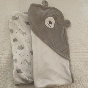 NWOT 2 pack large baby bath towels